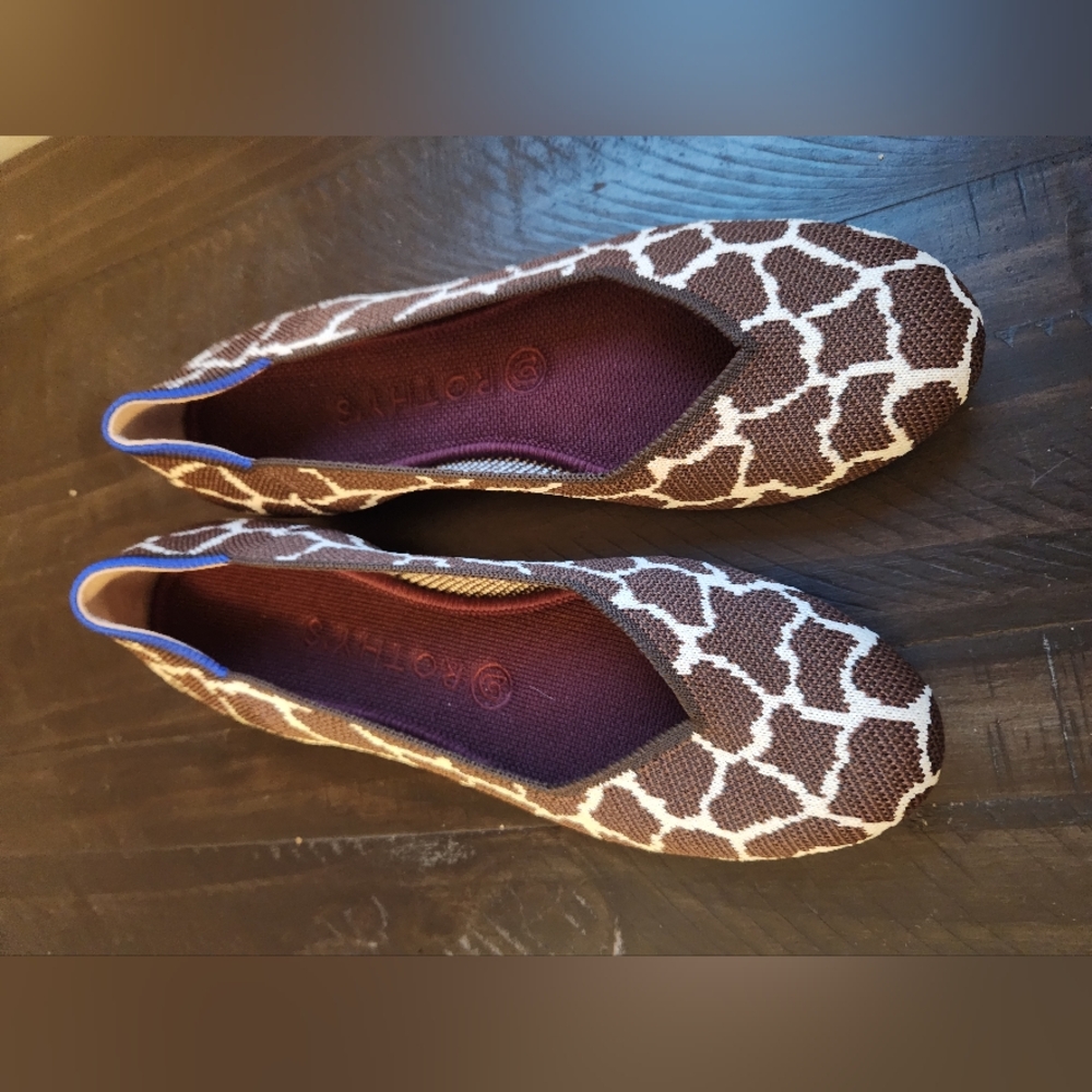 ROTHY'S Giraffe print shoes. Flat